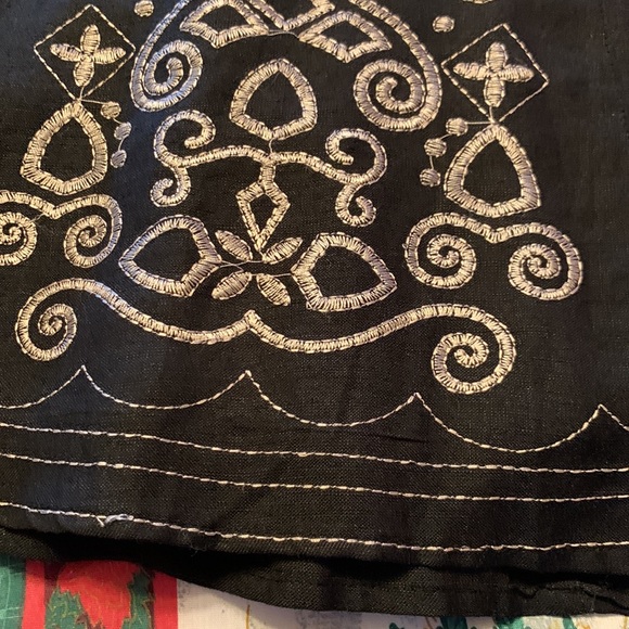 NWOT connection 18 black skirt with appliqué. Size medium. - Picture 8 of 12